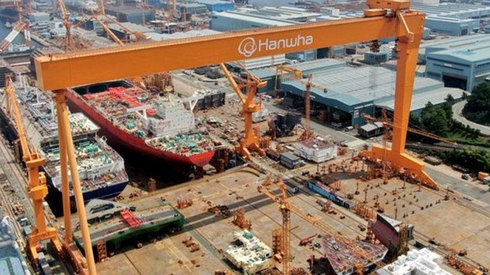 Hanwha Ocean испытывает человекоподобного робота AeiROBOT Alice на верфи